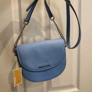 NWT MICHAEL Michael Kors jet set half dome xbody sm in light sky silver hardware